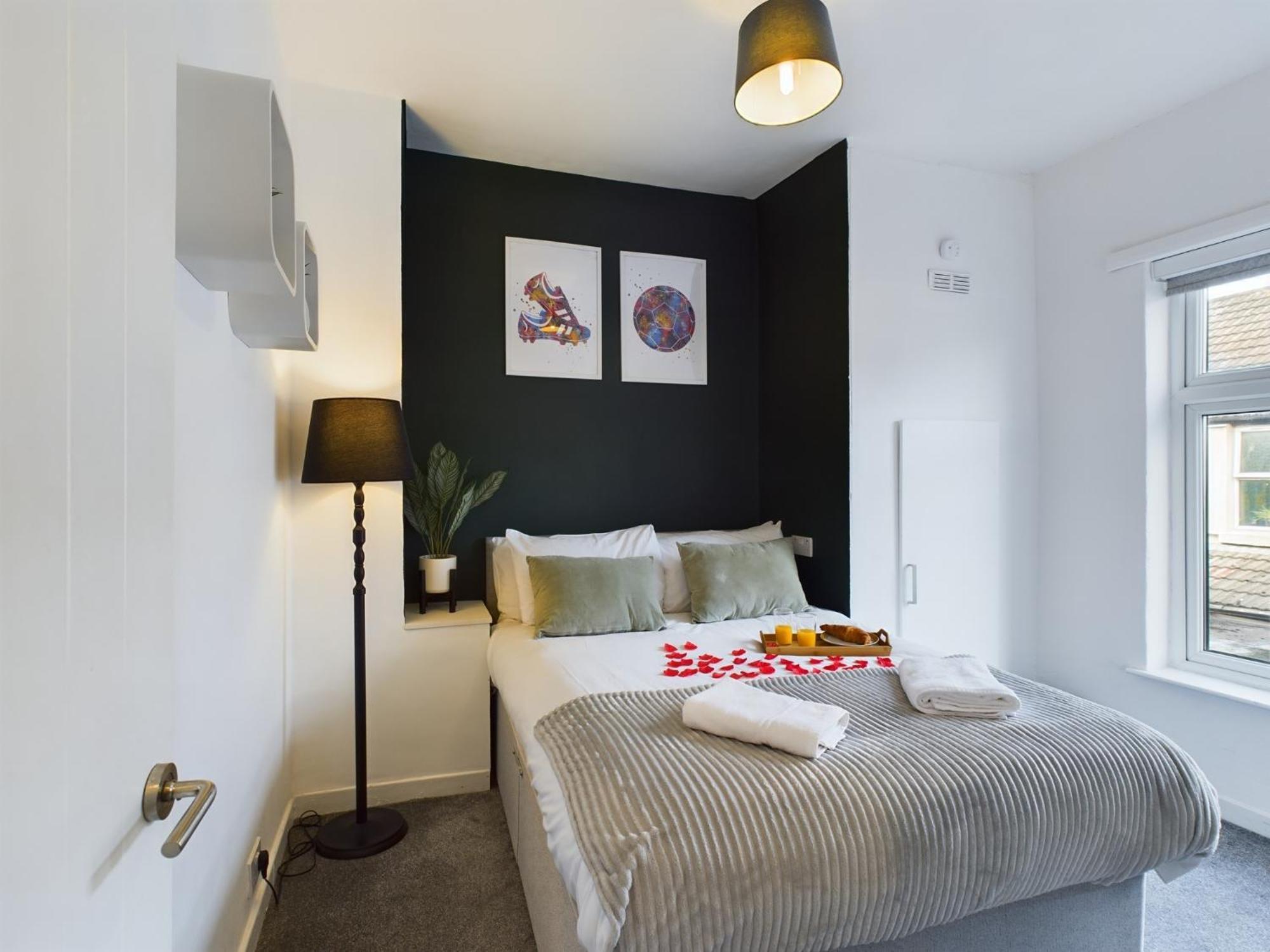 Charming Apartments - Cosy Retreat - Short Drive To City Centre - Free Parking Liverpool Eksteriør bilde