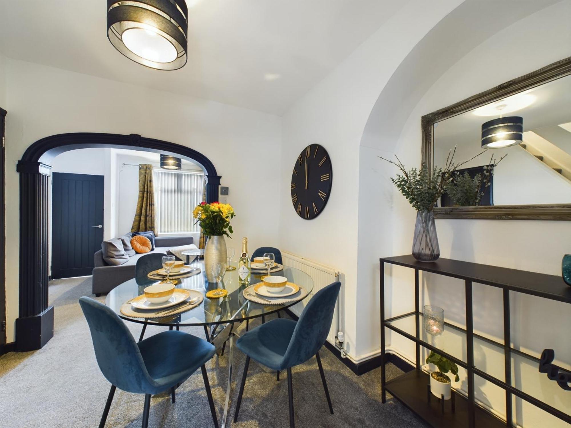 Charming Apartments - Cosy Retreat - Short Drive To City Centre - Free Parking Liverpool Eksteriør bilde