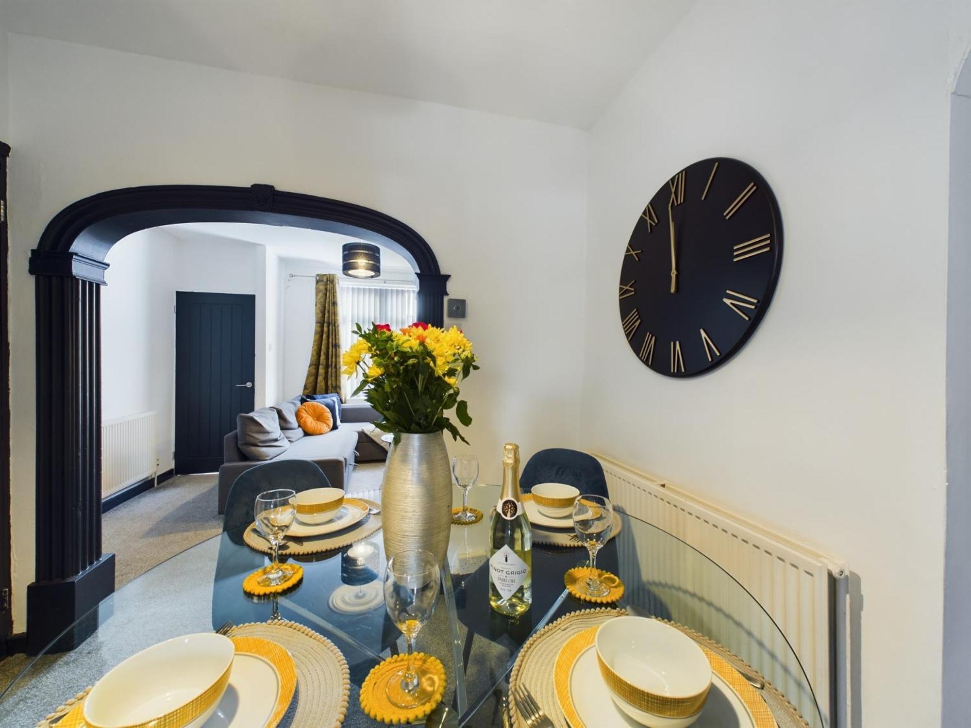 Charming Apartments - Cosy Retreat - Short Drive To City Centre - Free Parking Liverpool Eksteriør bilde