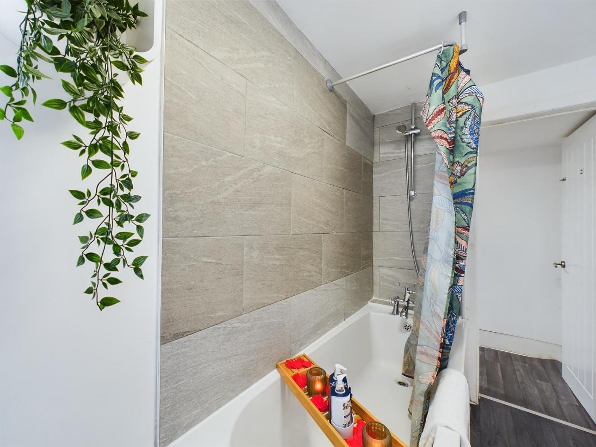 Charming Apartments - Cosy Retreat - Short Drive To City Centre - Free Parking Liverpool Eksteriør bilde