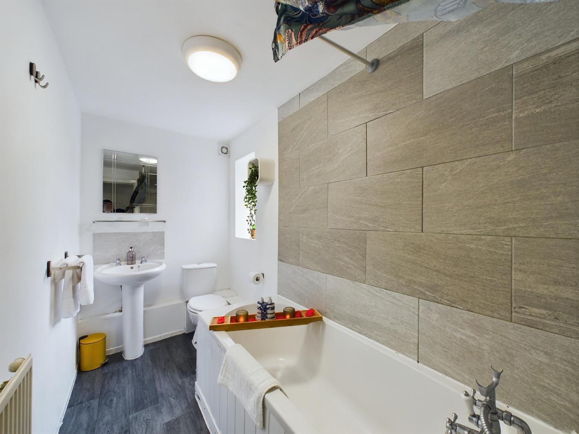Charming Apartments - Cosy Retreat - Short Drive To City Centre - Free Parking Liverpool Eksteriør bilde